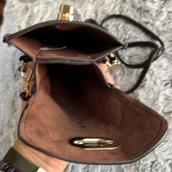 BLACK LEATHER CROSSOVER - Picture 5 of 9